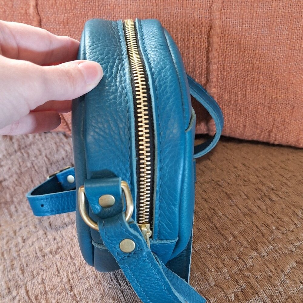 Portland Leather Goods Soul Blue Pebbled Small Circle Crossbody Bag - Picture 7 of 9
